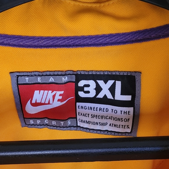 LA Lakers Jersey - Picture 2 of 7